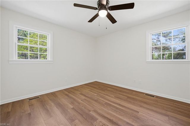 8157 Glass RD, Hayes, VA 23072