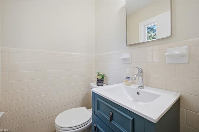 8157 Glass RD, Hayes, VA 23072