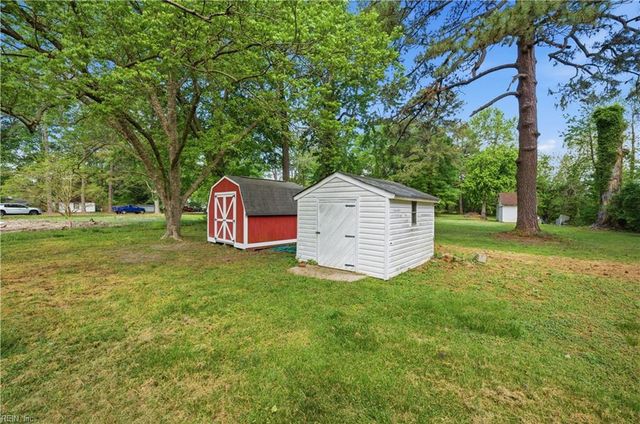 8157 Glass RD, Hayes, VA 23072