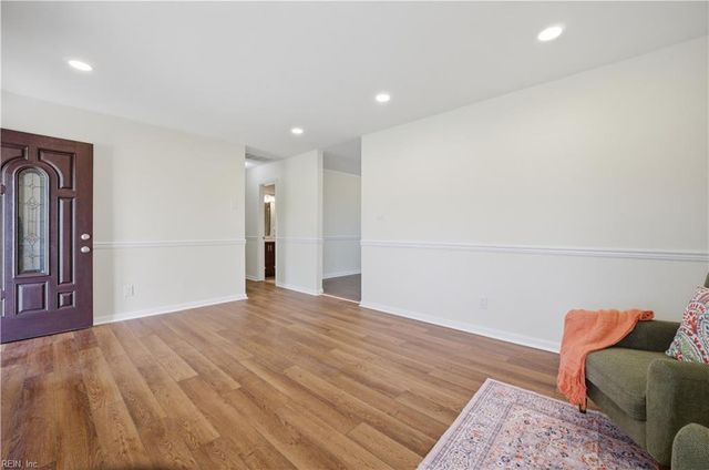 8157 Glass RD, Hayes, VA 23072