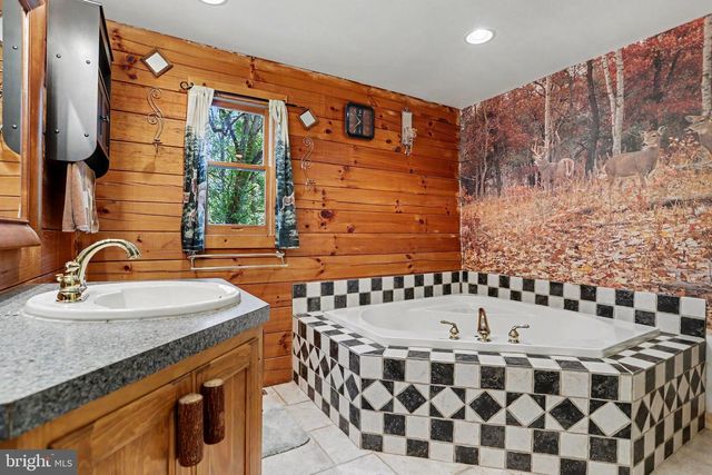 1093 GOSHEN MILL RD, Peach Bottom, PA 17563