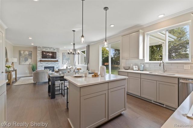 52041 Wellington Valley Drive, Macomb, MI 48042