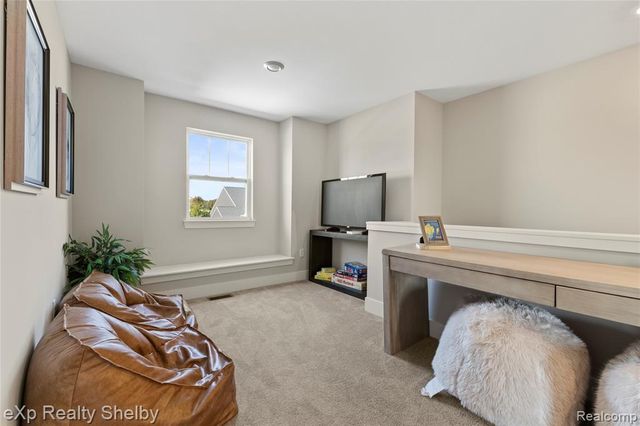 52041 Wellington Valley Drive, Macomb, MI 48042