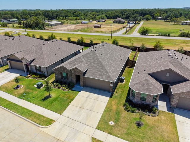 320 Sculptors Crossing, Springtown, TX 76082