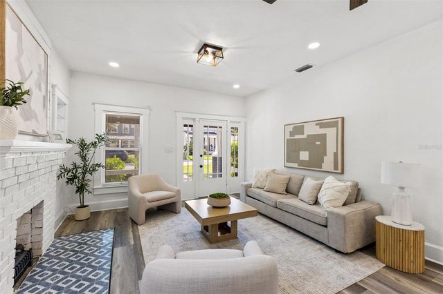 303 W CURTIS STREET, Tampa, FL 33603