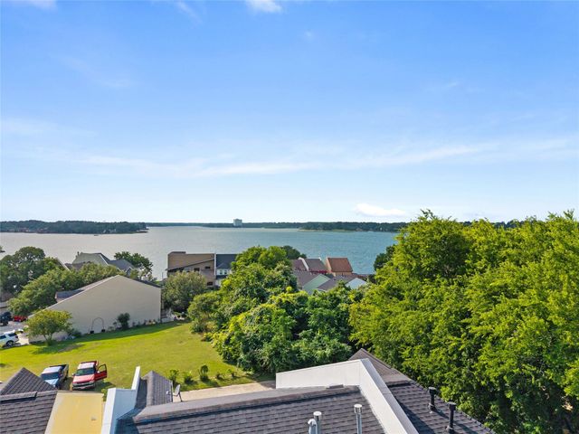 121 Capetown Lane, Conroe, TX 77356