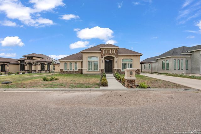 107 Nazareth St, Rio Grande City, TX 78582