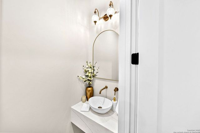 1583 Palomino Springs, Bandera, TX 78003