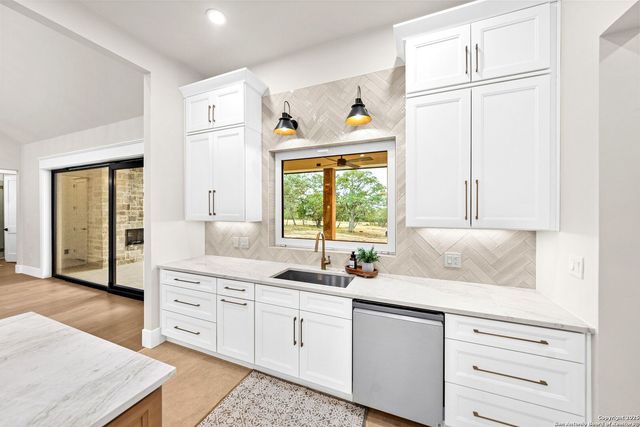 1583 Palomino Springs, Bandera, TX 78003