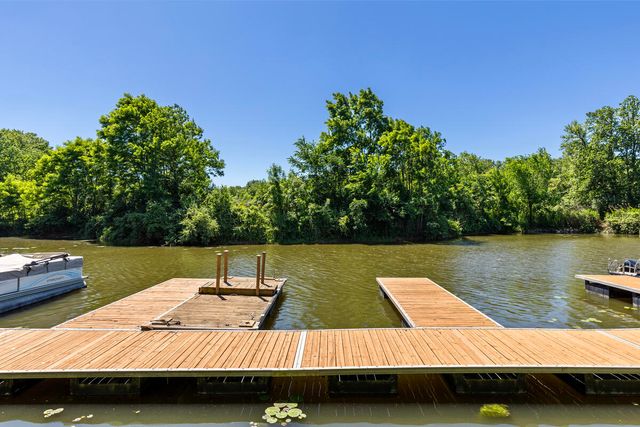 578 Swan River Drive, Benton Harbor, MI 49022