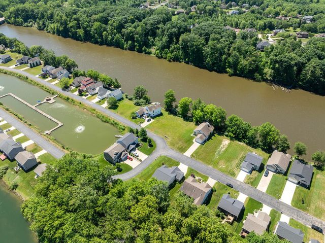 578 Swan River Drive, Benton Harbor, MI 49022