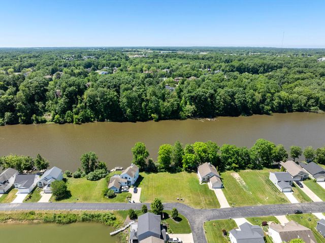 578 Swan River Drive, Benton Harbor, MI 49022