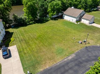 578 Swan River Drive, Benton Harbor, MI 49022