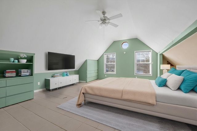 542 Tulipan Way, Talent, OR 97540