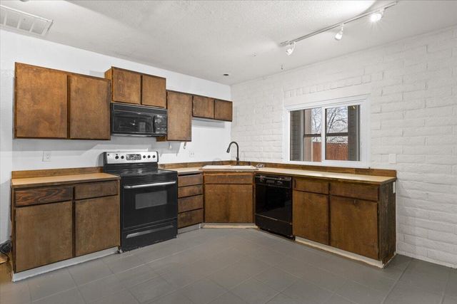 542 Tulipan Way, Talent, OR 97540