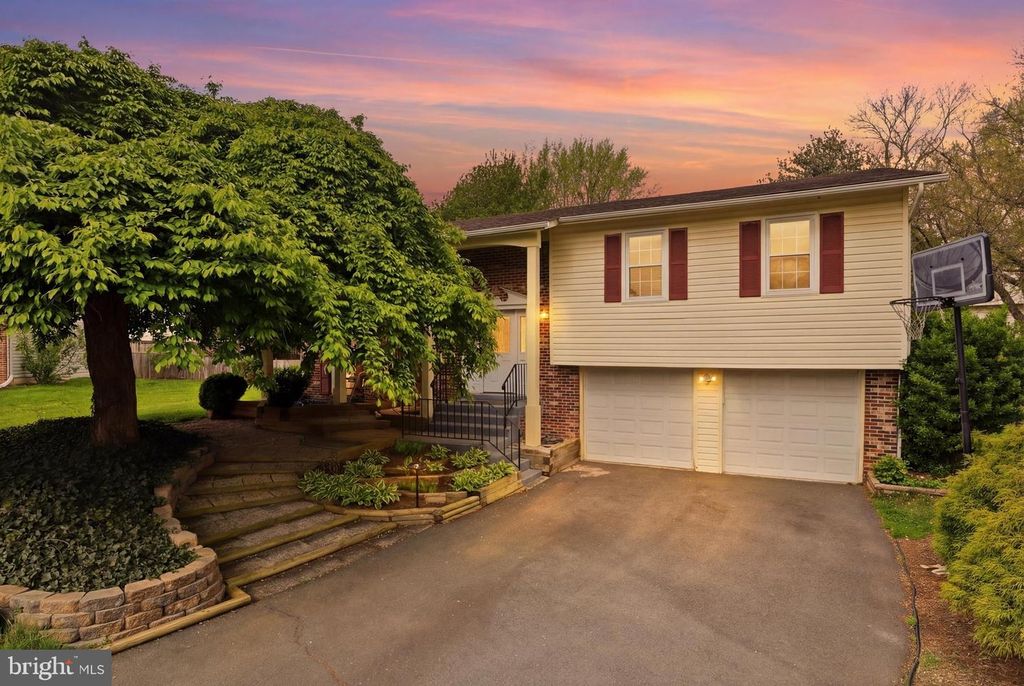 3174 KIRKWELL PL, Herndon, VA 20171
