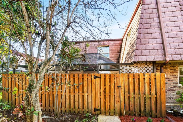 7536 E Courtyard Run E, Boca Raton, FL 33433