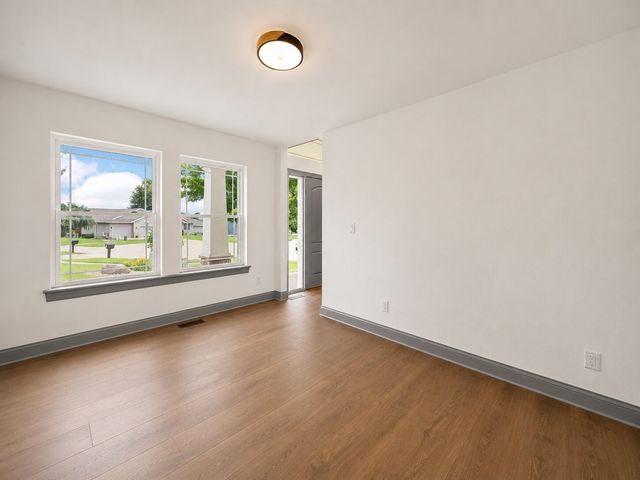 2100 Pike Court, Marion, IA 52302
