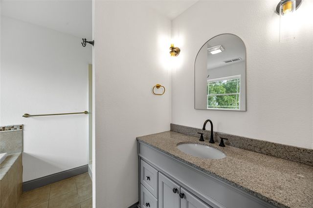 2100 Pike Court, Marion, IA 52302