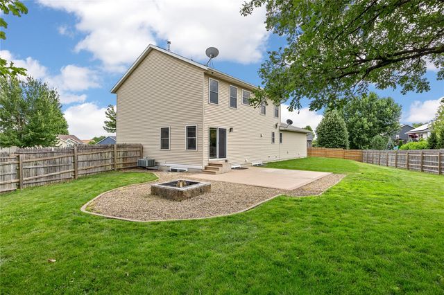 2100 Pike Court, Marion, IA 52302