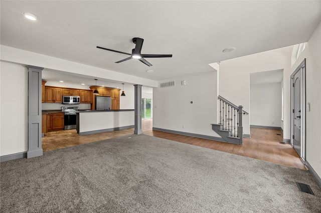 2100 Pike Court, Marion, IA 52302