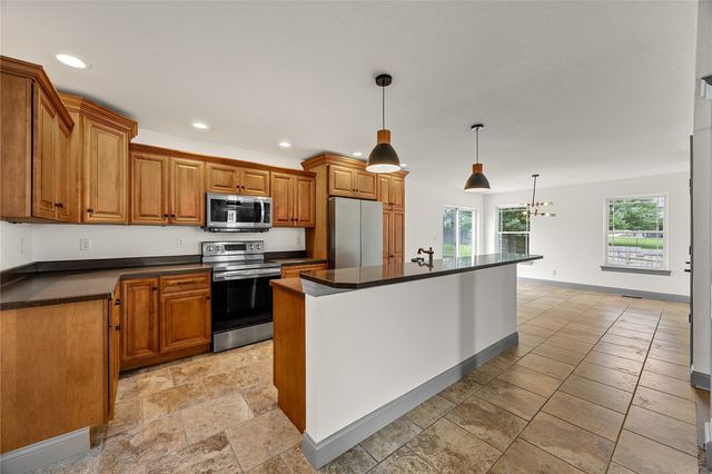 2100 Pike Court, Marion, IA 52302