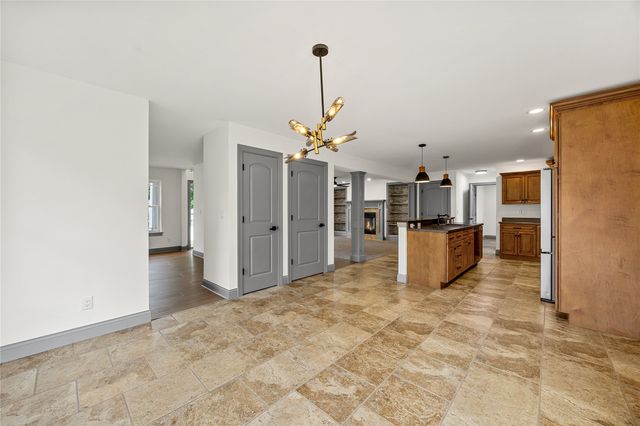 2100 Pike Court, Marion, IA 52302