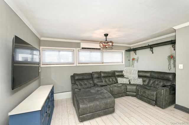 14 Thimble Lane, Hicksville, NY 11801