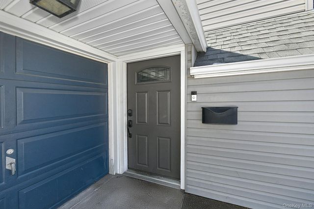 14 Thimble Lane, Hicksville, NY 11801