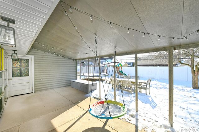 14 Thimble Lane, Hicksville, NY 11801