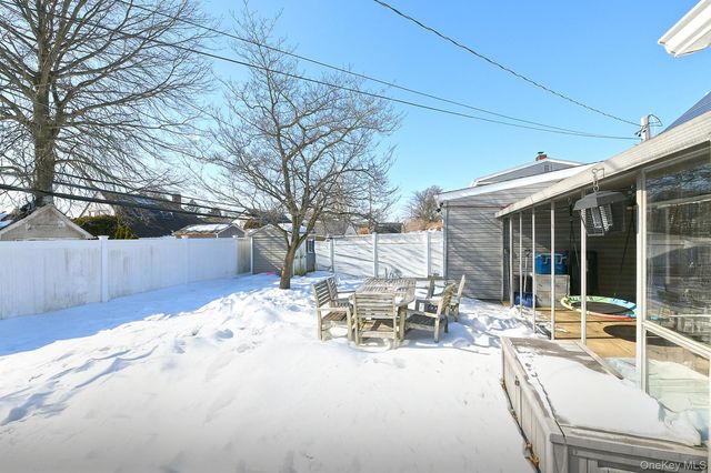 14 Thimble Lane, Hicksville, NY 11801