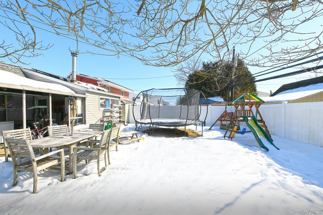 14 Thimble Lane, Hicksville, NY 11801