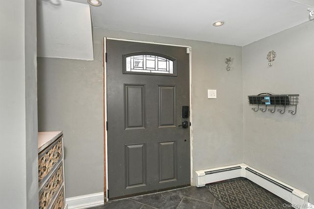 14 Thimble Lane, Hicksville, NY 11801