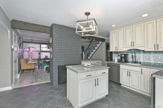 14 Thimble Lane, Hicksville, NY 11801