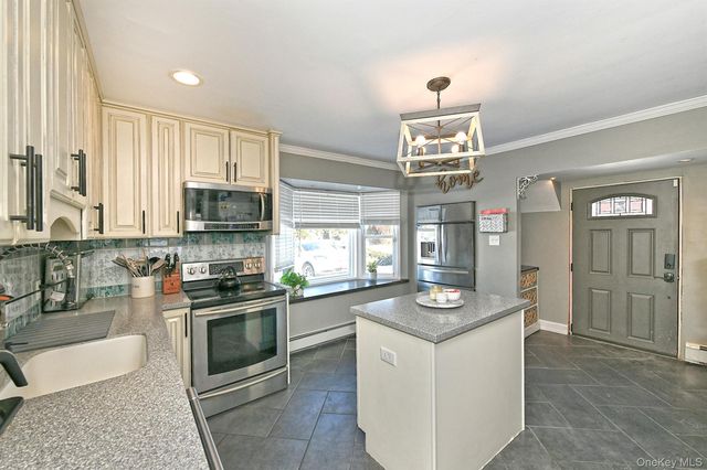 14 Thimble Lane, Hicksville, NY 11801