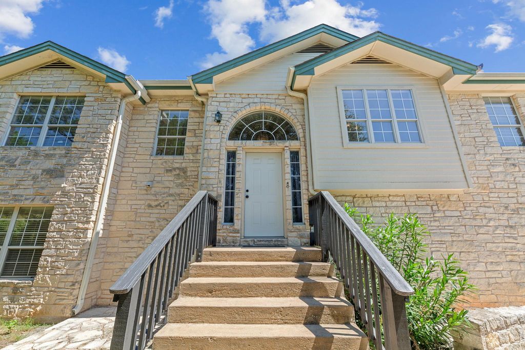 18682 Champions CIR, Lago Vista, TX 78645