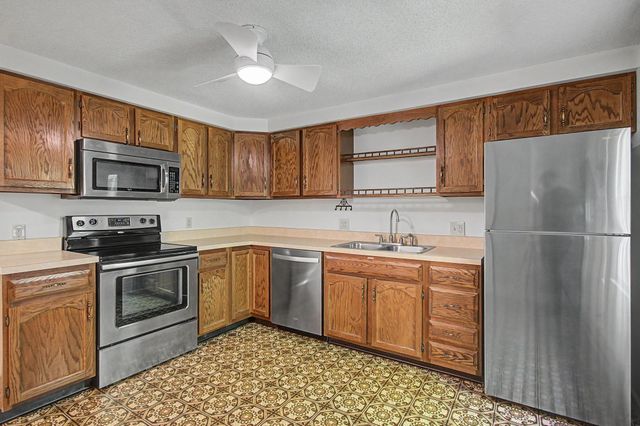 69 Joy Dr Apt C5, South Burlington, VT 05403
