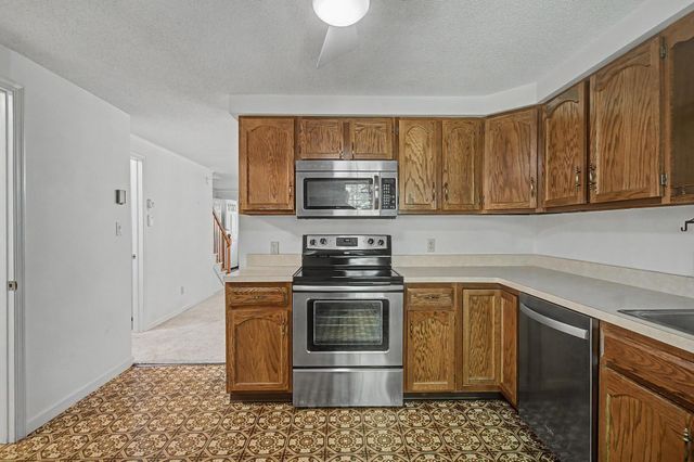 69 Joy Dr Apt C5, South Burlington, VT 05403