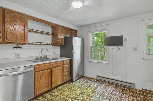 69 Joy Dr Apt C5, South Burlington, VT 05403