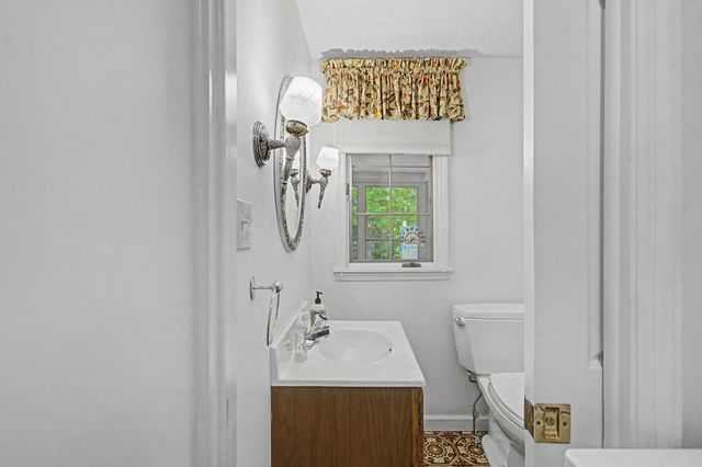 69 Joy Dr Apt C5, South Burlington, VT 05403