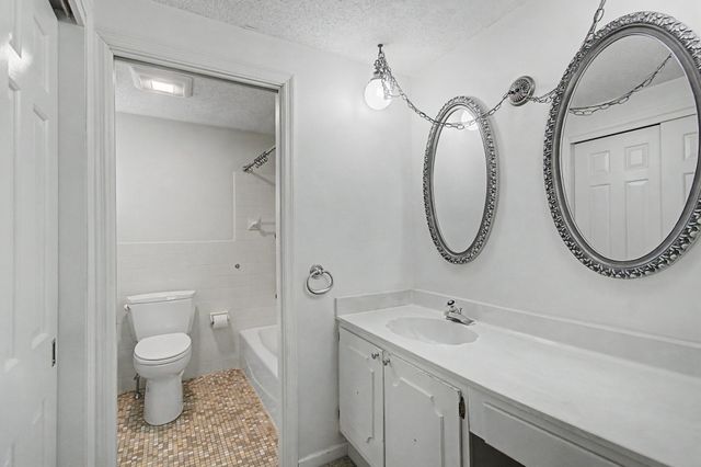 69 Joy Dr Apt C5, South Burlington, VT 05403