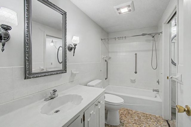 69 Joy Dr Apt C5, South Burlington, VT 05403