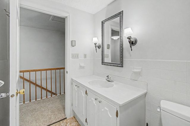 69 Joy Dr Apt C5, South Burlington, VT 05403
