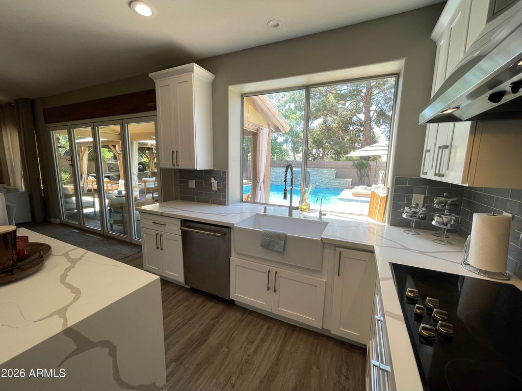 Image 10 of property listing at 1721 W GARY Drive, Chandler, AZ 85224