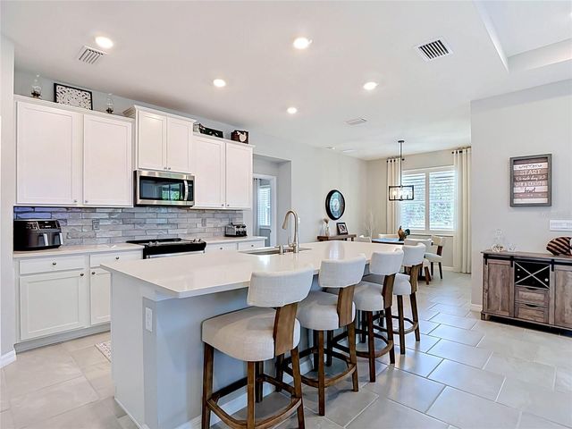 7677 BROAD RIVER AVENUE, Land O Lakes, FL 34638