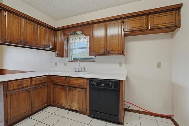 1332 NE 19th Place, Moore, OK 73160