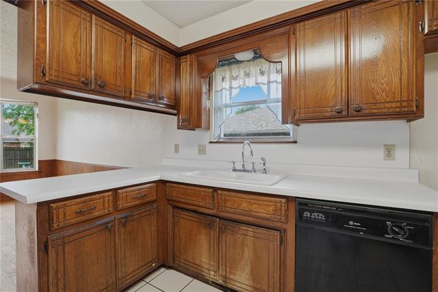 1332 NE 19th Place, Moore, OK 73160