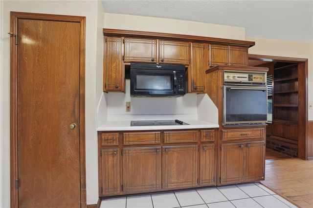 1332 NE 19th Place, Moore, OK 73160