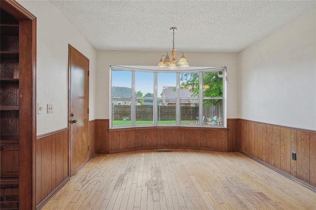 1332 NE 19th Place, Moore, OK 73160