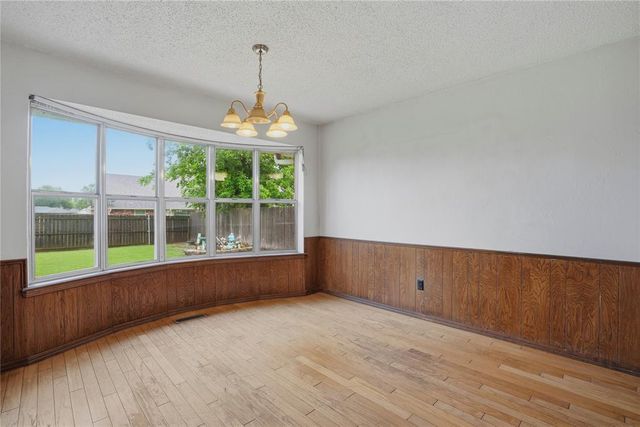 1332 NE 19th Place, Moore, OK 73160